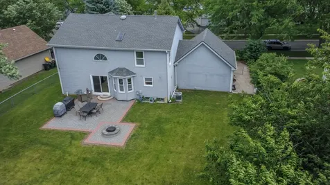 1094 Oak Wood Drive Carol Stream IL 60188
