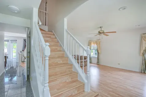 1094 Oak Wood Drive Carol Stream IL 60188
