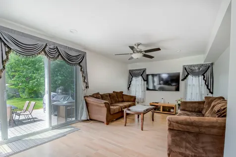 1094 Oak Wood Drive Carol Stream IL 60188
