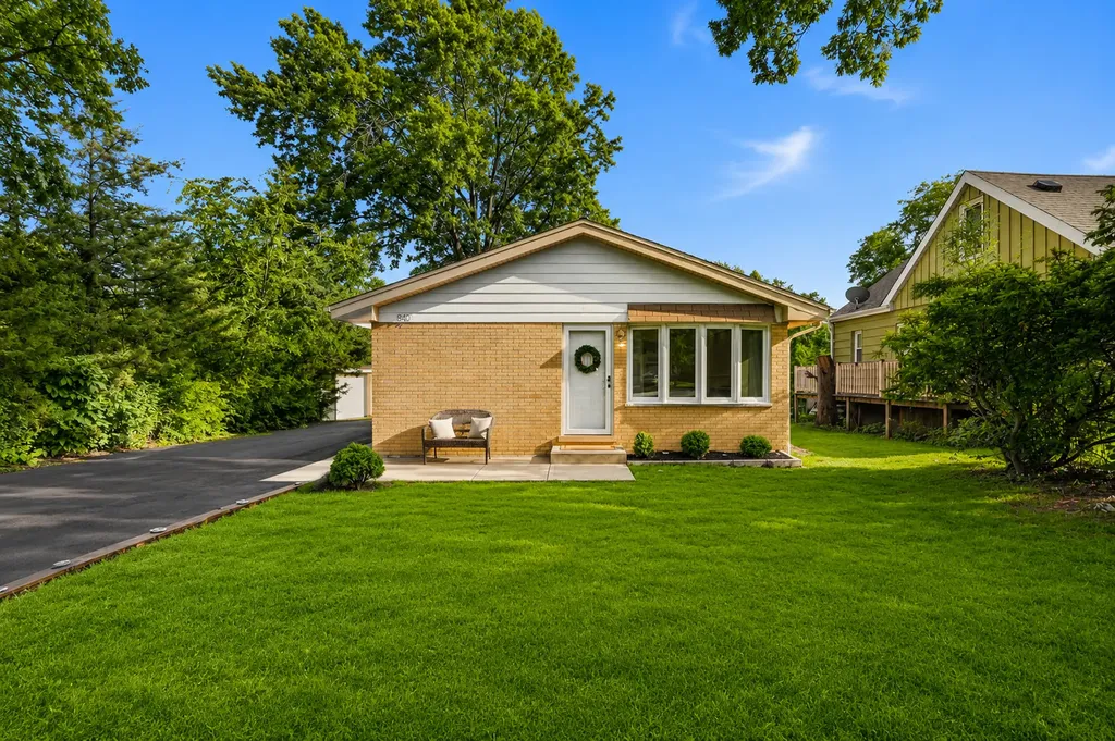 849 East Red Oak Street Addison IL 60101