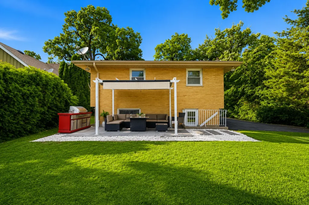 849 East Red Oak Street Addison IL 60101