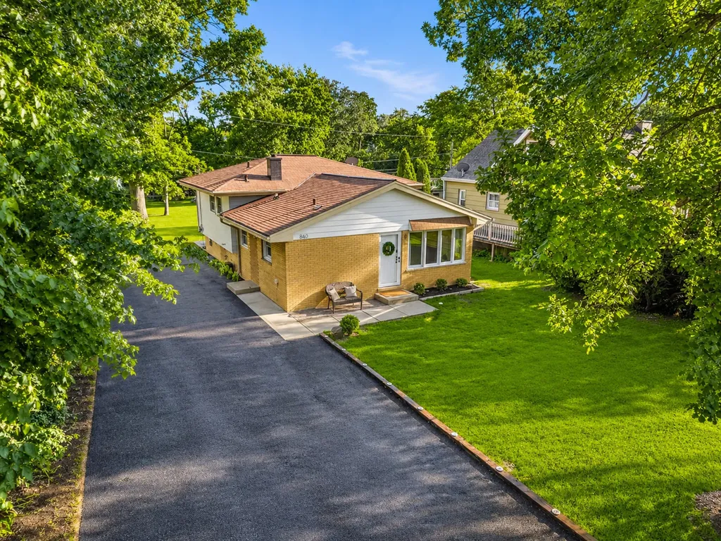 849 East Red Oak Street Addison IL 60101