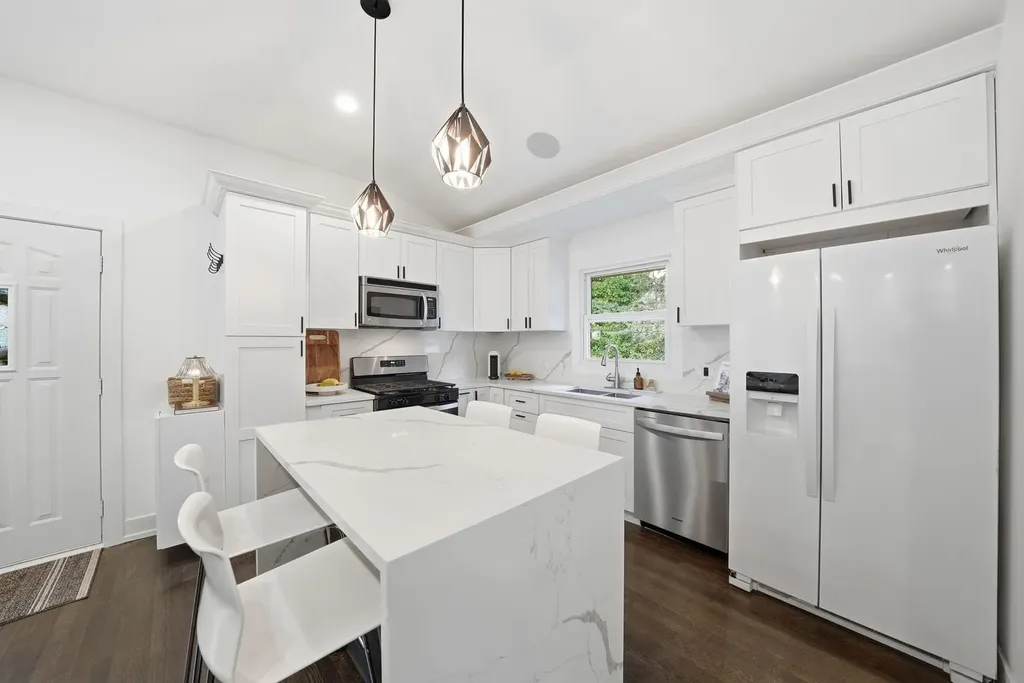 849 East Red Oak Street Addison IL 60101
