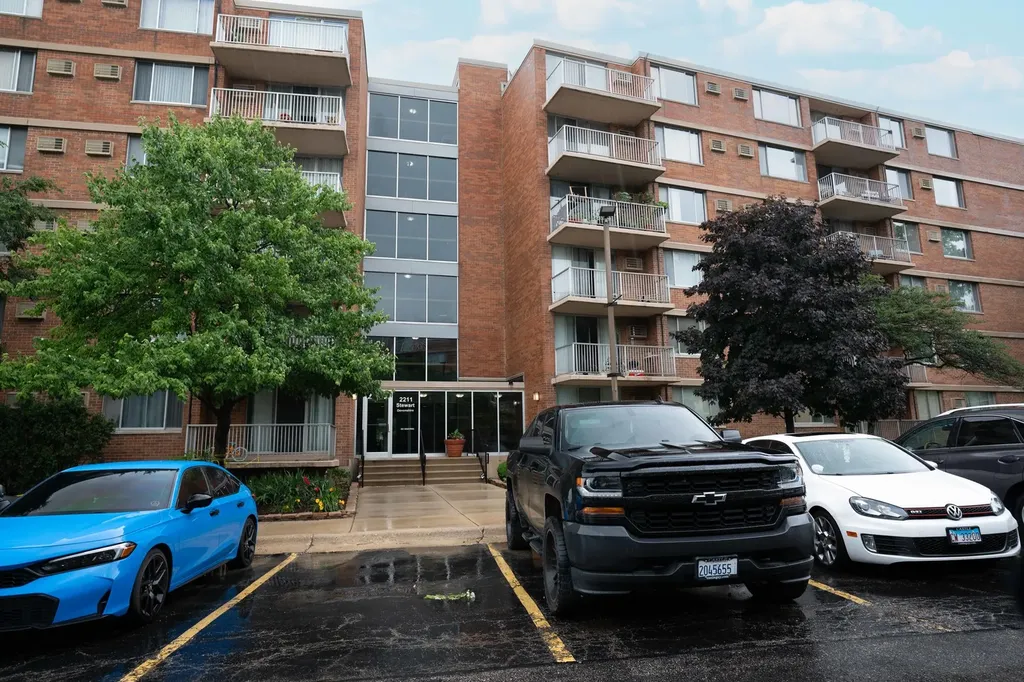 2211 South Stewart Avenue Lombard IL 60148