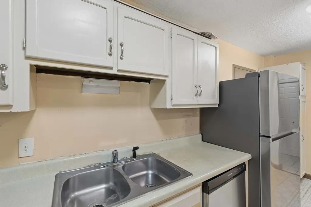 2211 South Stewart Avenue Lombard IL 60148