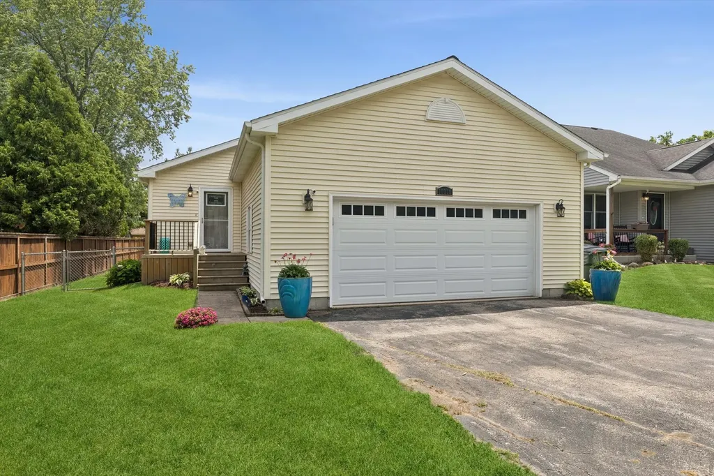 10116 Lund Avenue Algonquin IL 60102