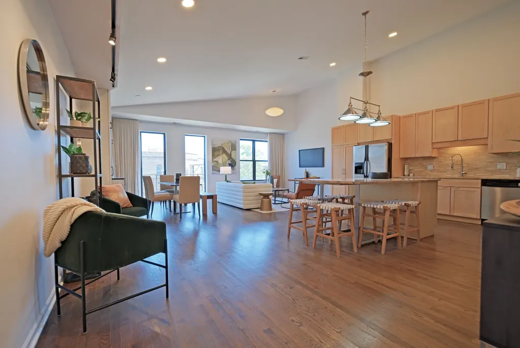 2524 North Willetts Court Chicago IL 60647