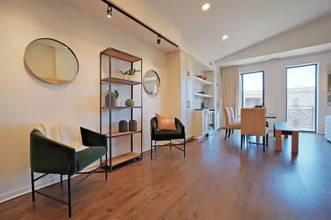 2524 North Willetts Court Chicago IL 60647