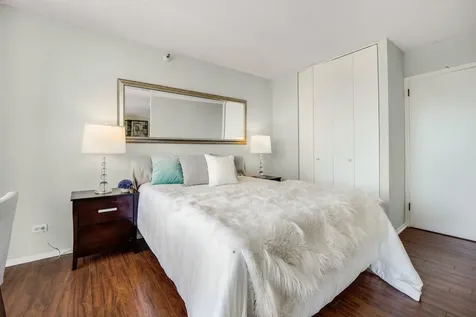 10 East Ontario Street Chicago IL 60611