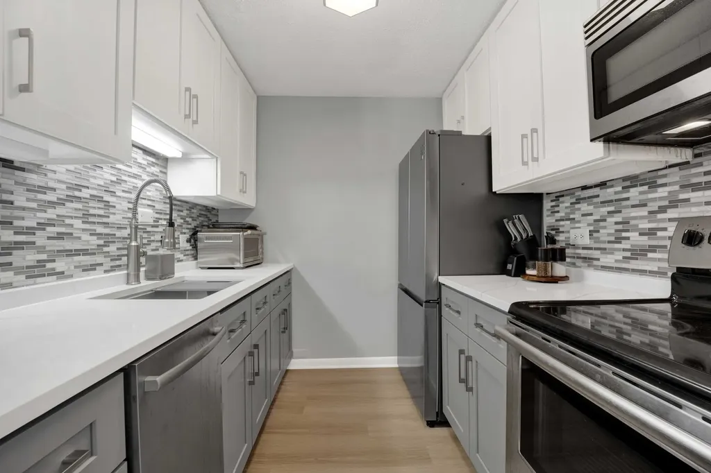 2740 North Pine Grove Avenue Chicago IL 60614