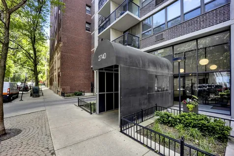 2740 North Pine Grove Avenue Chicago IL 60614