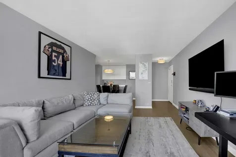 2740 North Pine Grove Avenue Chicago IL 60614