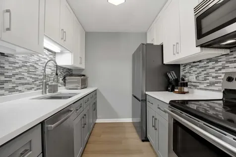 2740 North Pine Grove Avenue Chicago IL 60614