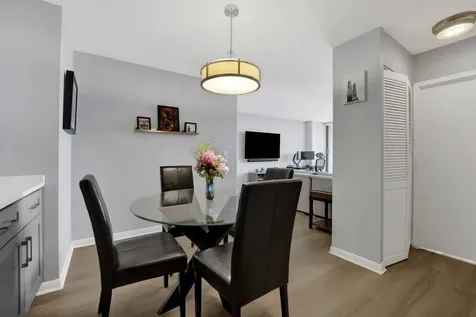 2740 North Pine Grove Avenue Chicago IL 60614
