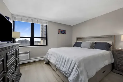 2740 North Pine Grove Avenue Chicago IL 60614