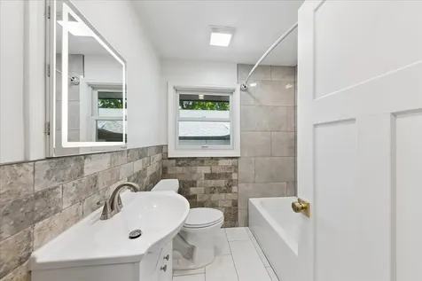 227 Woodland Road Libertyville IL 60048