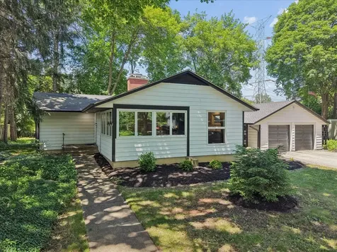 227 Woodland Road Libertyville IL 60048