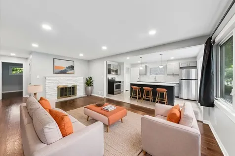 227 Woodland Road Libertyville IL 60048