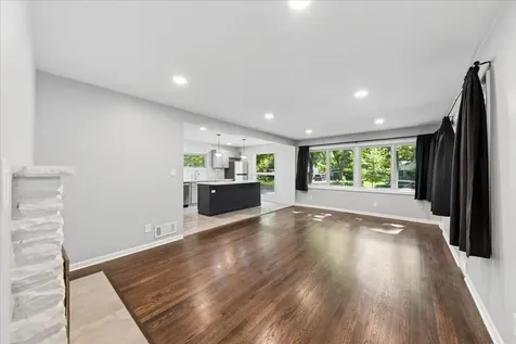 227 Woodland Road Libertyville IL 60048