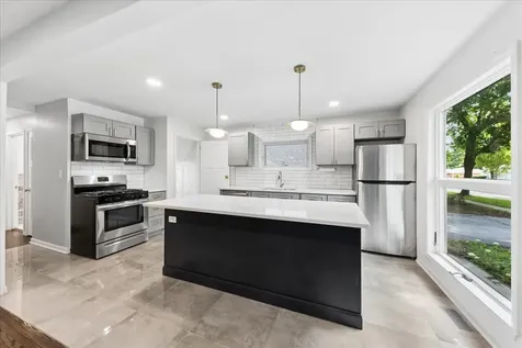 227 Woodland Road Libertyville IL 60048