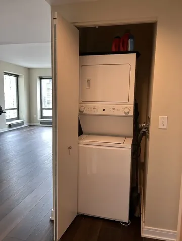 130 North Garland Court Chicago IL 60602