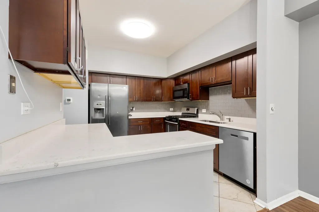 1175 Regency Drive Schaumburg IL 60193