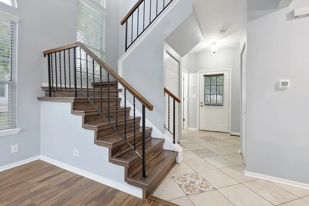 1175 Regency Drive Schaumburg IL 60193