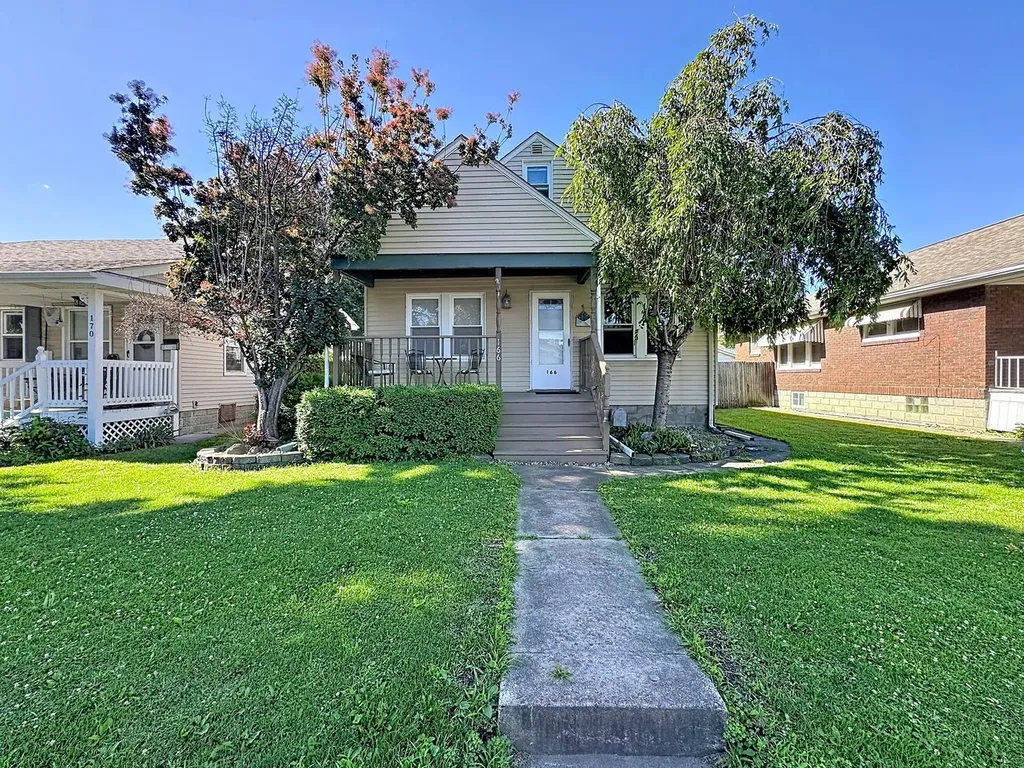 166 16TH Avenue East Moline IL 61244