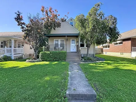 166 16TH Avenue East Moline IL 61244
