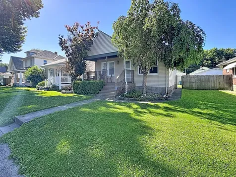 166 16TH Avenue East Moline IL 61244