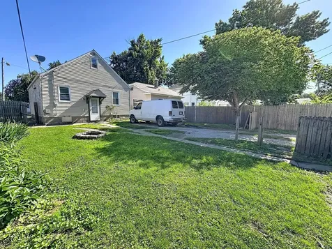 166 16TH Avenue East Moline IL 61244