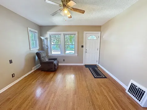 166 16TH Avenue East Moline IL 61244