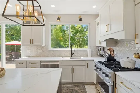 2850 Farmington Drive Lindenhurst IL 60046