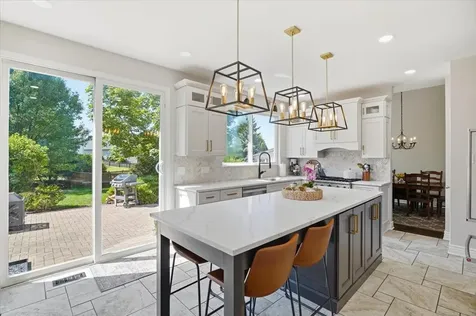 2850 Farmington Drive Lindenhurst IL 60046