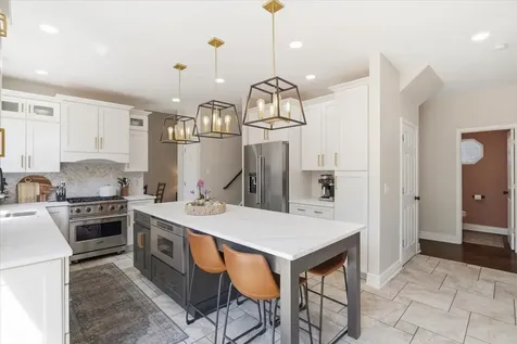 2850 Farmington Drive Lindenhurst IL 60046
