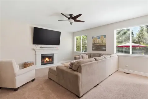 2850 Farmington Drive Lindenhurst IL 60046