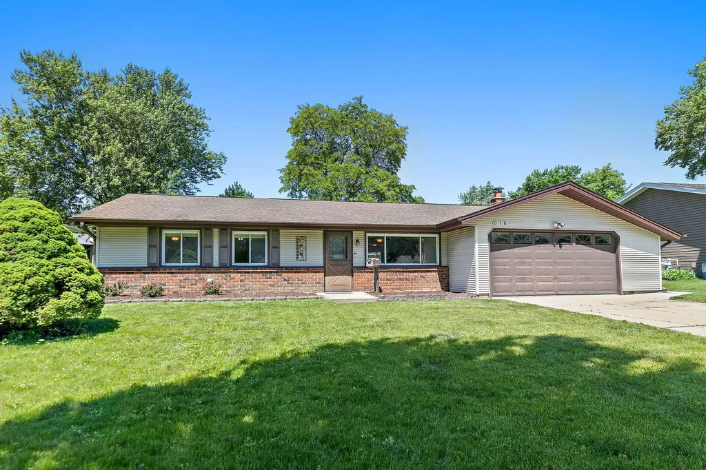 616 Clover Lane Schaumburg IL 60193