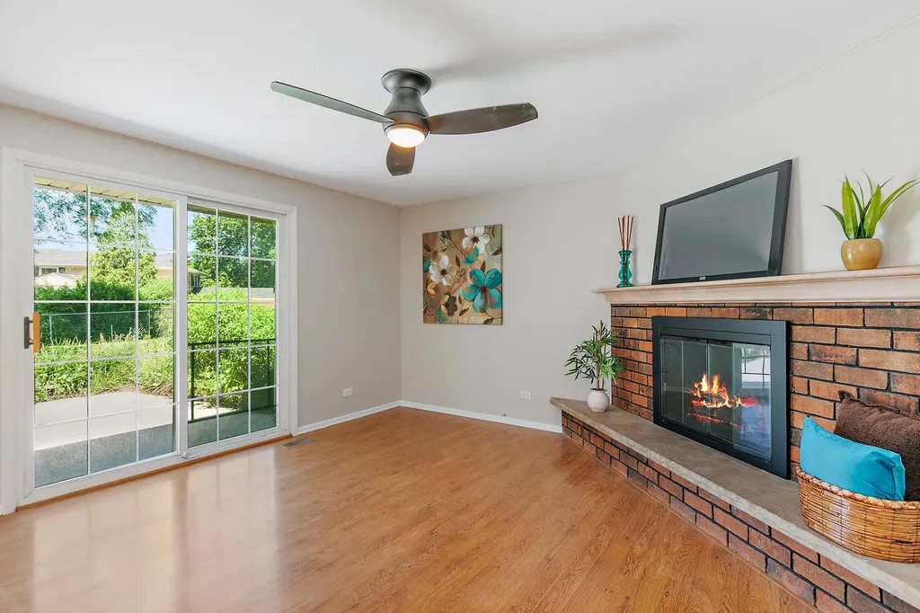 616 Clover Lane Schaumburg IL 60193