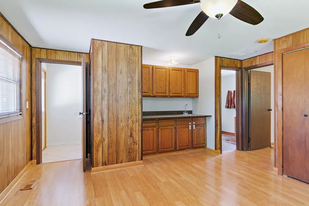 616 Clover Lane Schaumburg IL 60193