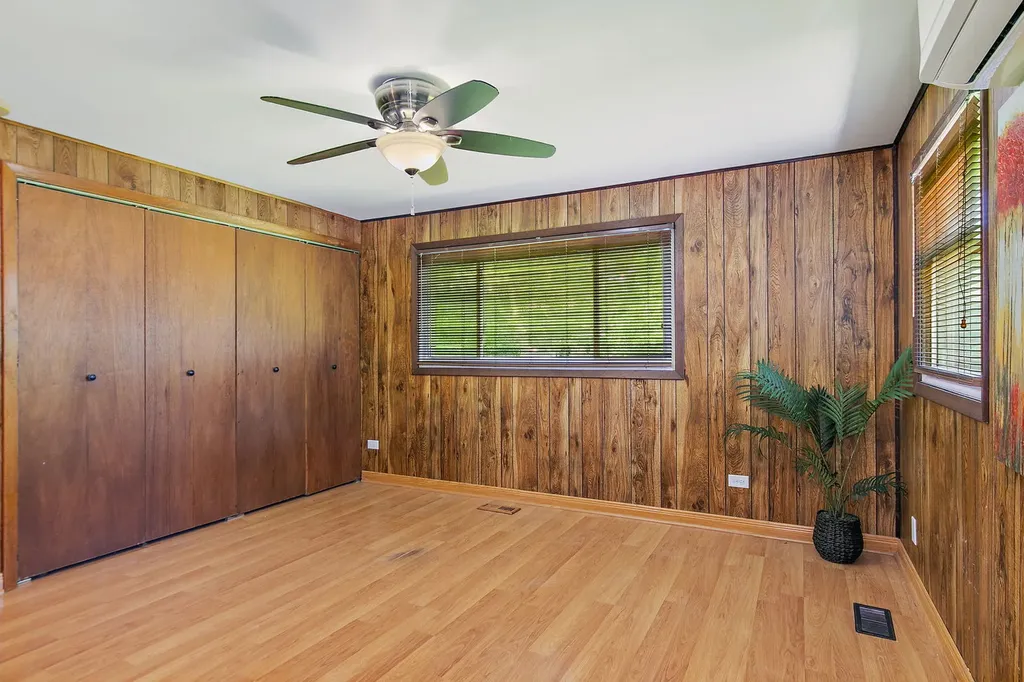 616 Clover Lane Schaumburg IL 60193