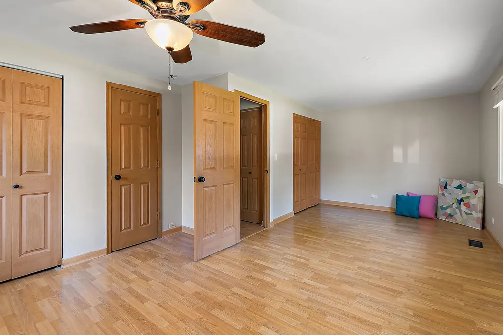 616 Clover Lane Schaumburg IL 60193
