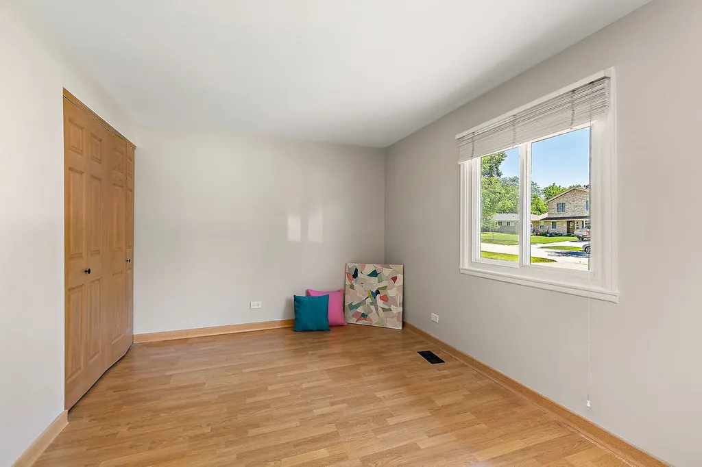 616 Clover Lane Schaumburg IL 60193