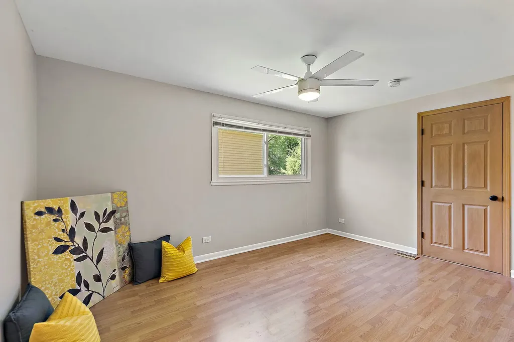 616 Clover Lane Schaumburg IL 60193