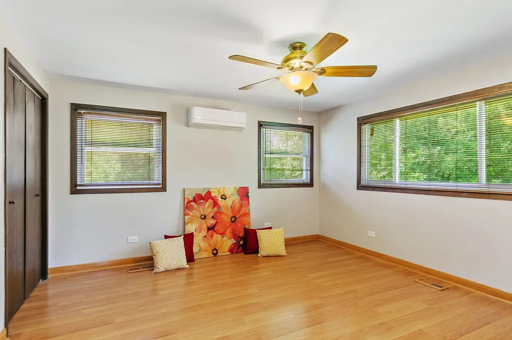 616 Clover Lane Schaumburg IL 60193