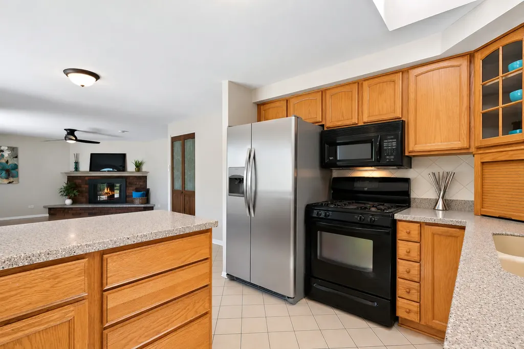 616 Clover Lane Schaumburg IL 60193