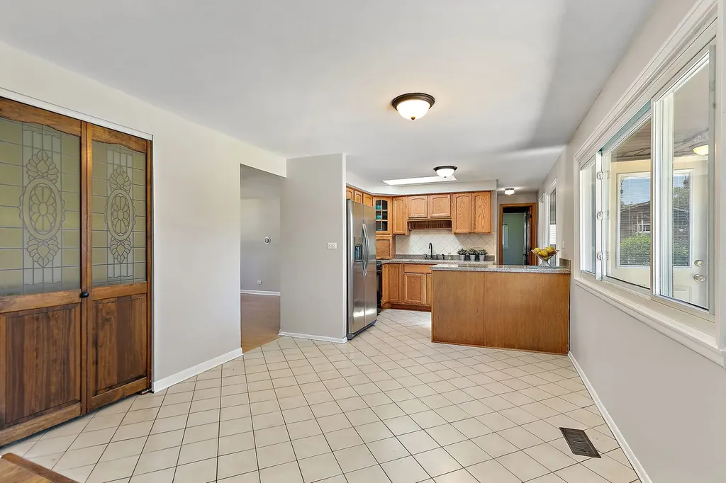 616 Clover Lane Schaumburg IL 60193