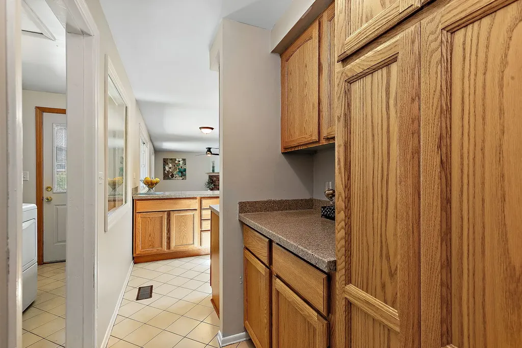 616 Clover Lane Schaumburg IL 60193