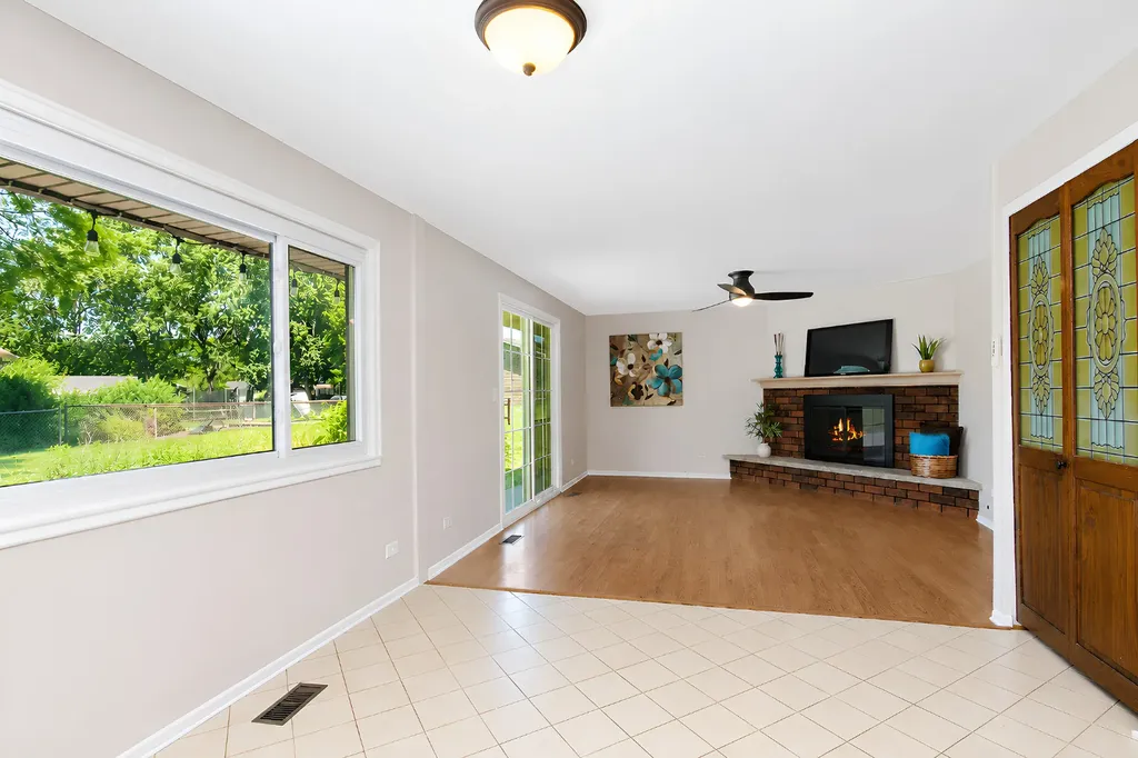 616 Clover Lane Schaumburg IL 60193