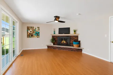 616 Clover Lane Schaumburg IL 60193
