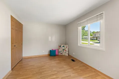 616 Clover Lane Schaumburg IL 60193